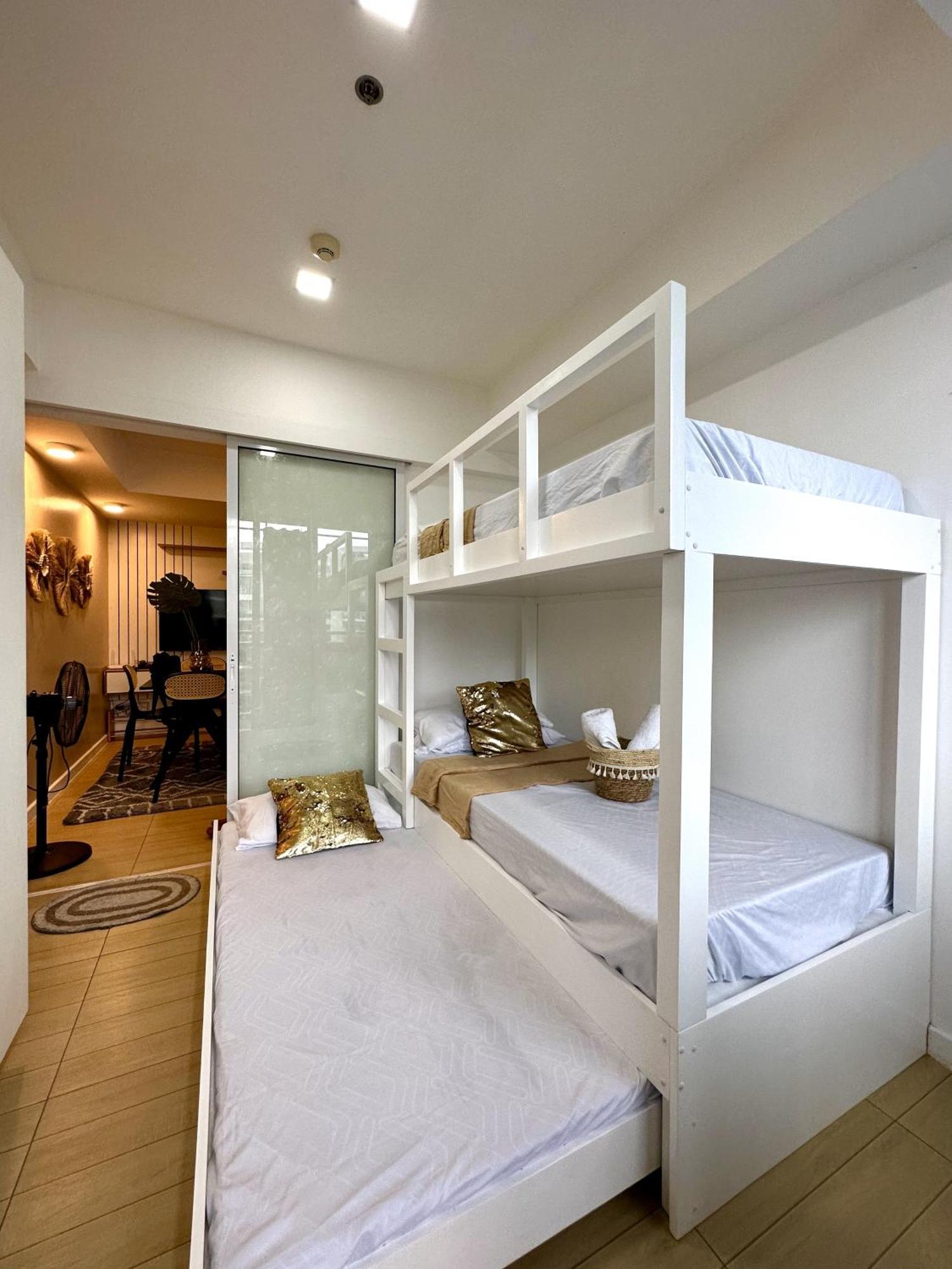 The Bahamas & Maldives Suites At Azure Residences Paranaque 15 Mins Manila Airport T3 Экстерьер фото