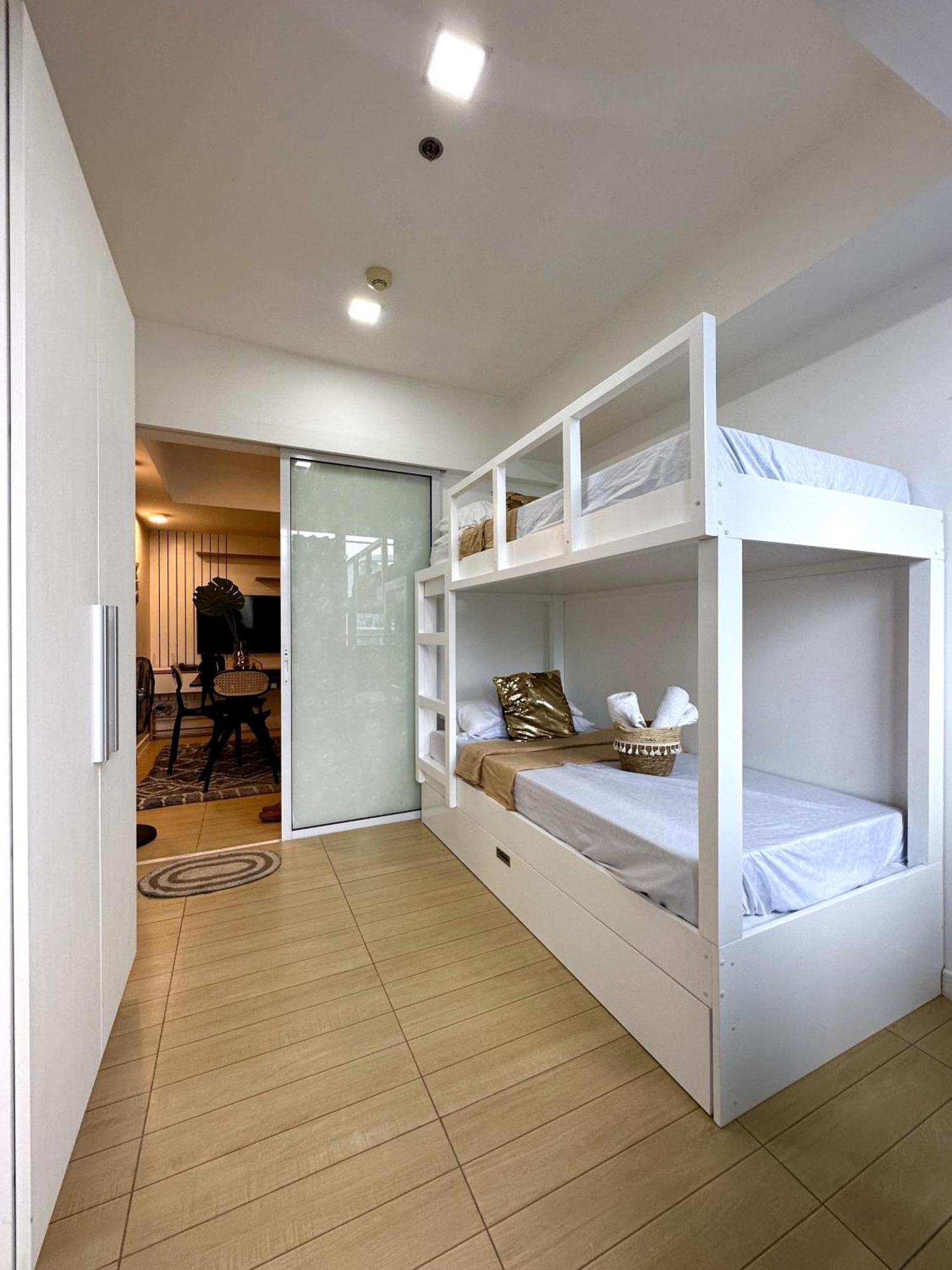 The Bahamas & Maldives Suites At Azure Residences Paranaque 15 Mins Manila Airport T3 Экстерьер фото