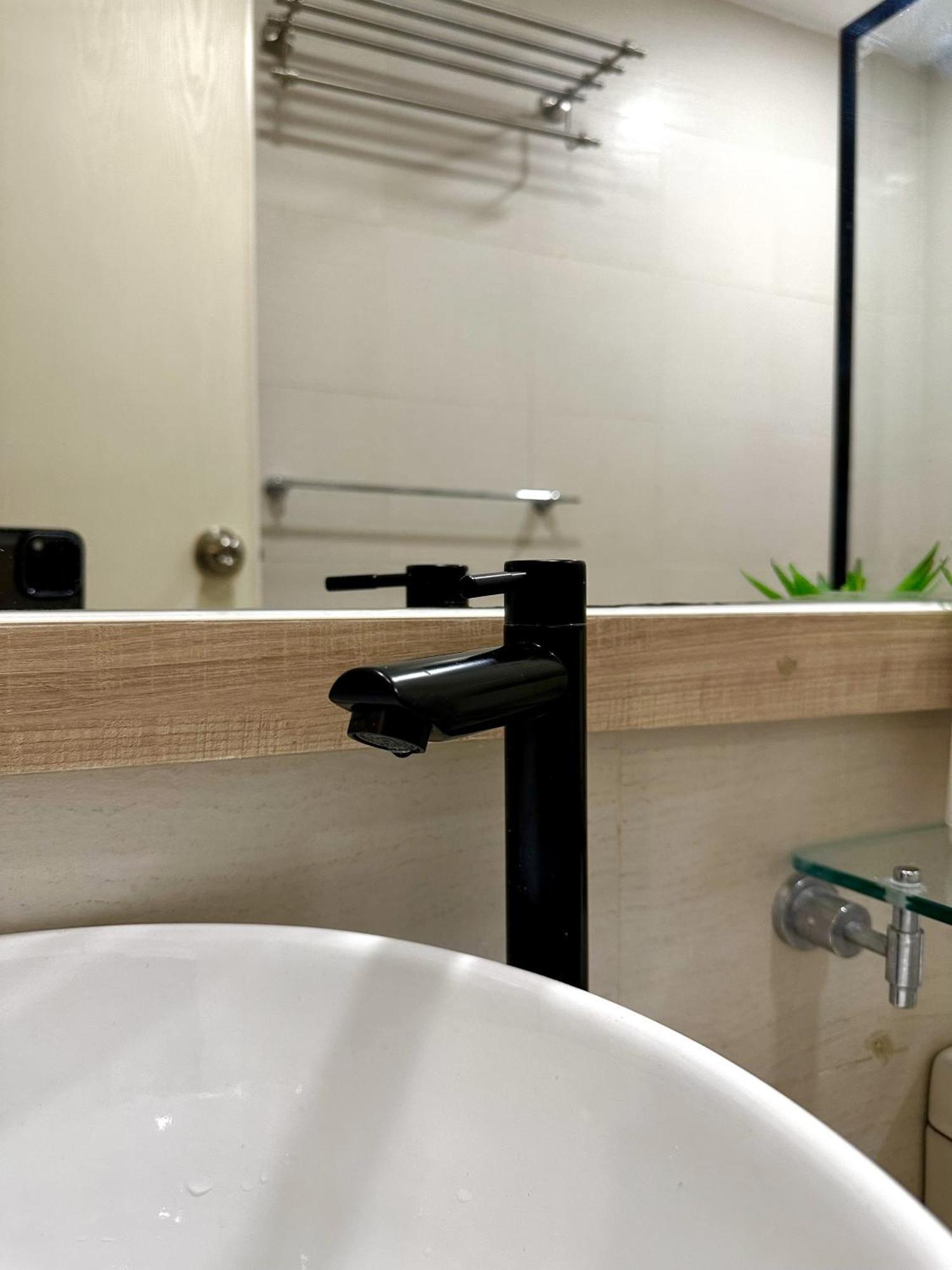 The Bahamas & Maldives Suites At Azure Residences Paranaque 15 Mins Manila Airport T3 Экстерьер фото